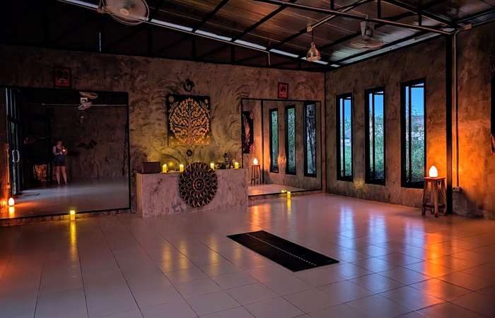 a serene and peaceful meditation room